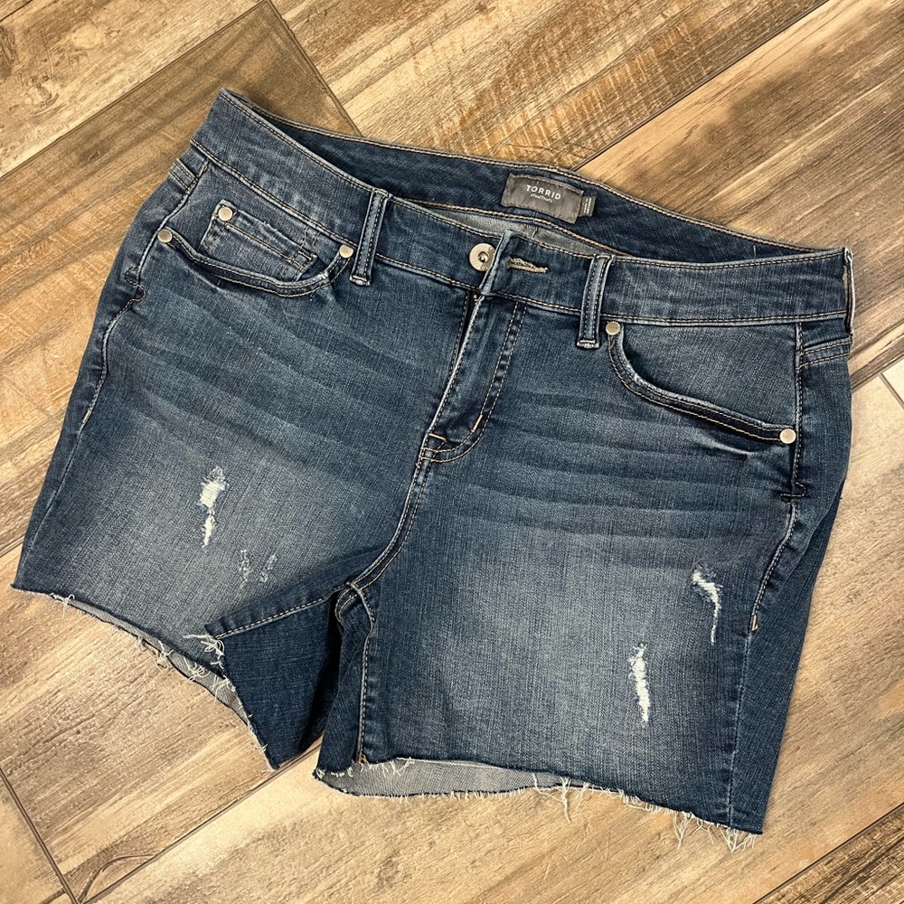 Torrid size 14 raw hem distressed denim shorts